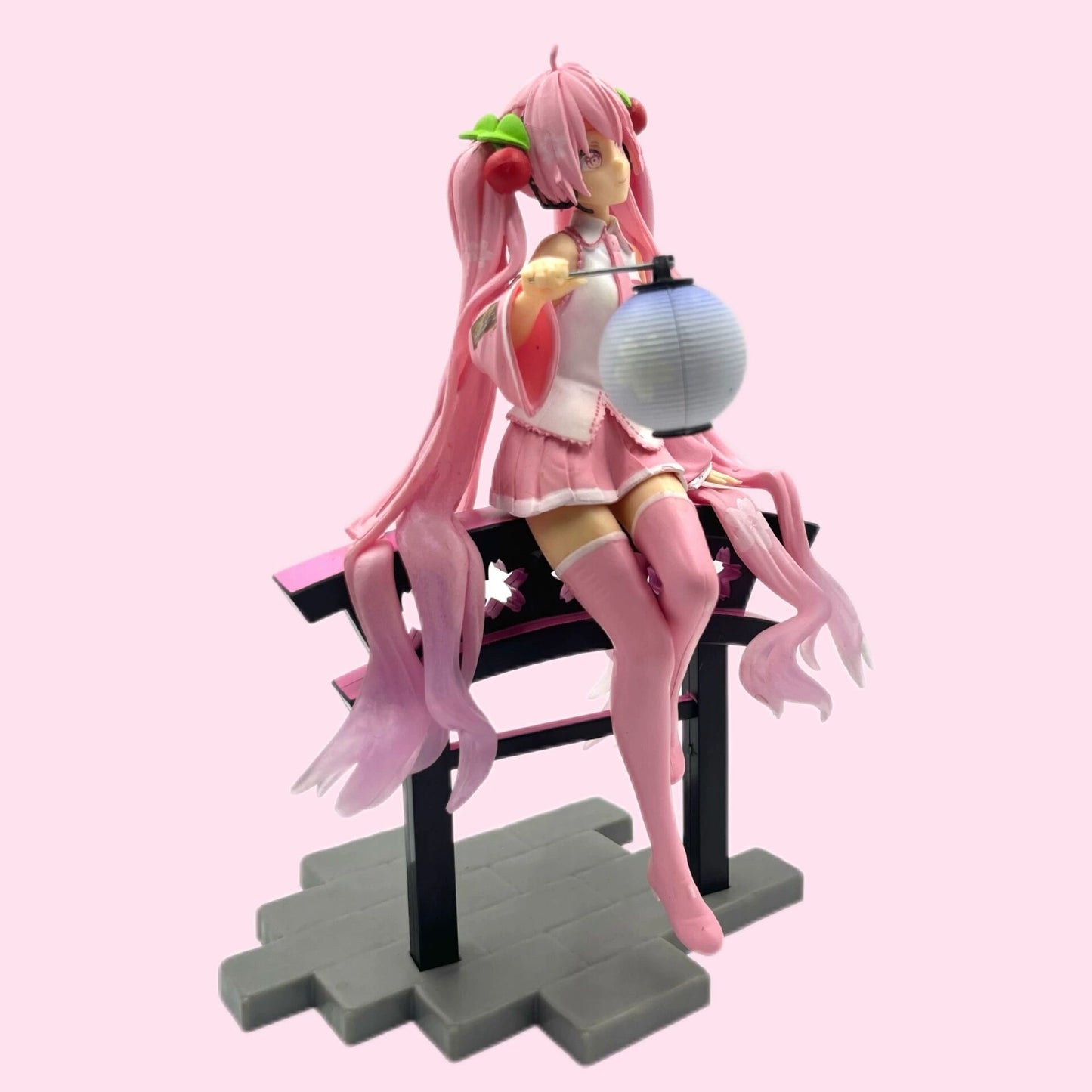 Taito Hatsune Miku Sakura Lantern ver AMP+ Figure, Multiple Colors (T40008)