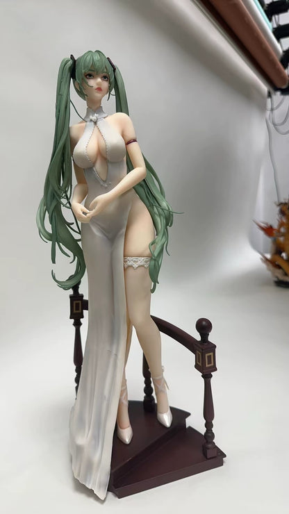 New product spot Hatsune Miku green hair princess Chuyin hand model gk statue decoration