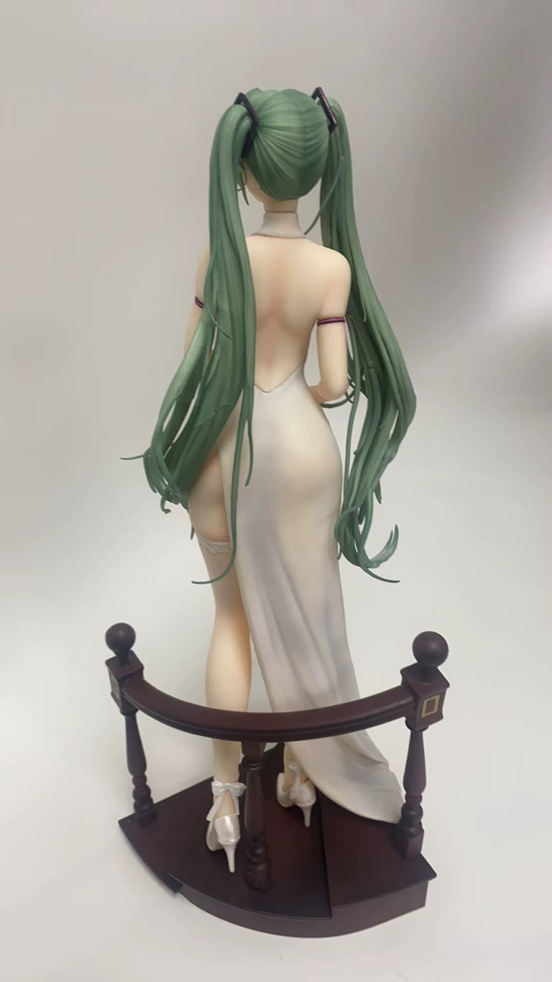 New product spot Hatsune Miku green hair princess Chuyin hand model gk statue decoration