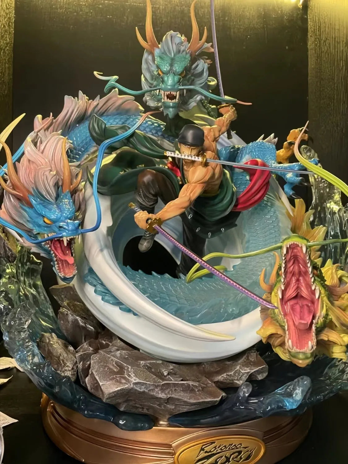 Japanese Version One Piece Handheld Solo Three Dragons Three Knives Flow Tornado Handheld Model Ornament Gift muse